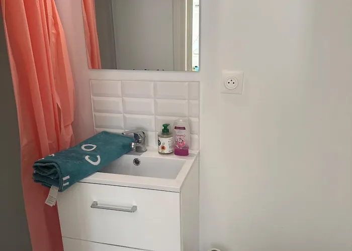 Charming Little Bagatelle * Talence